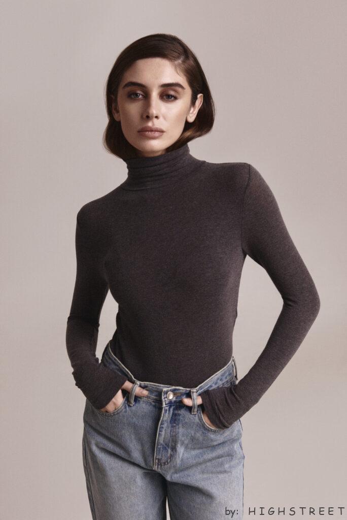 Wool blended turtleneck