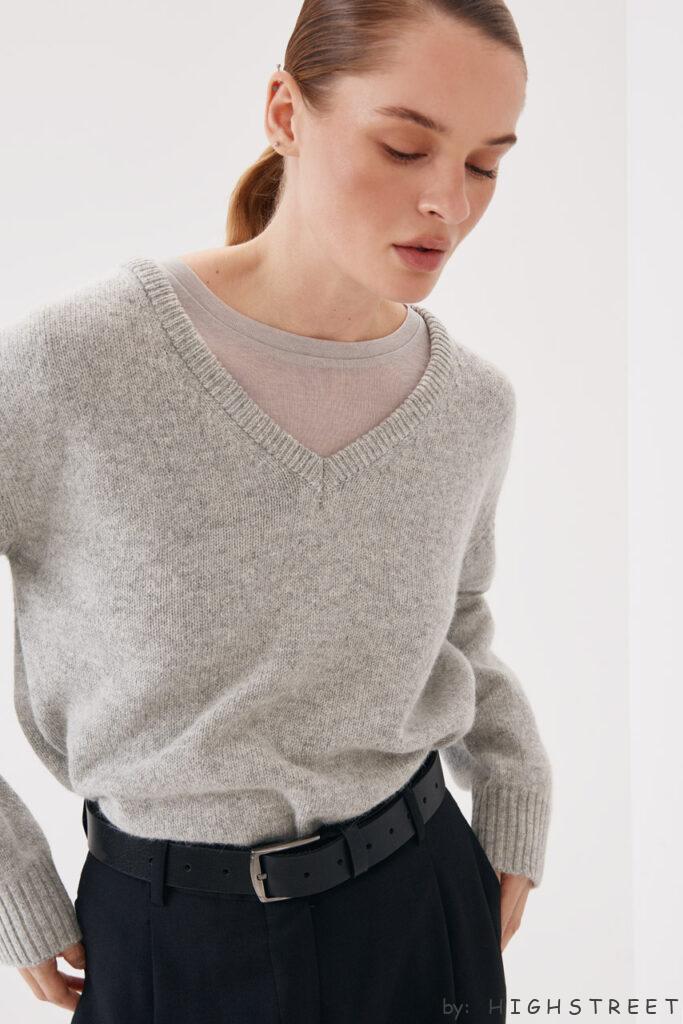 V-neck woolen jumper