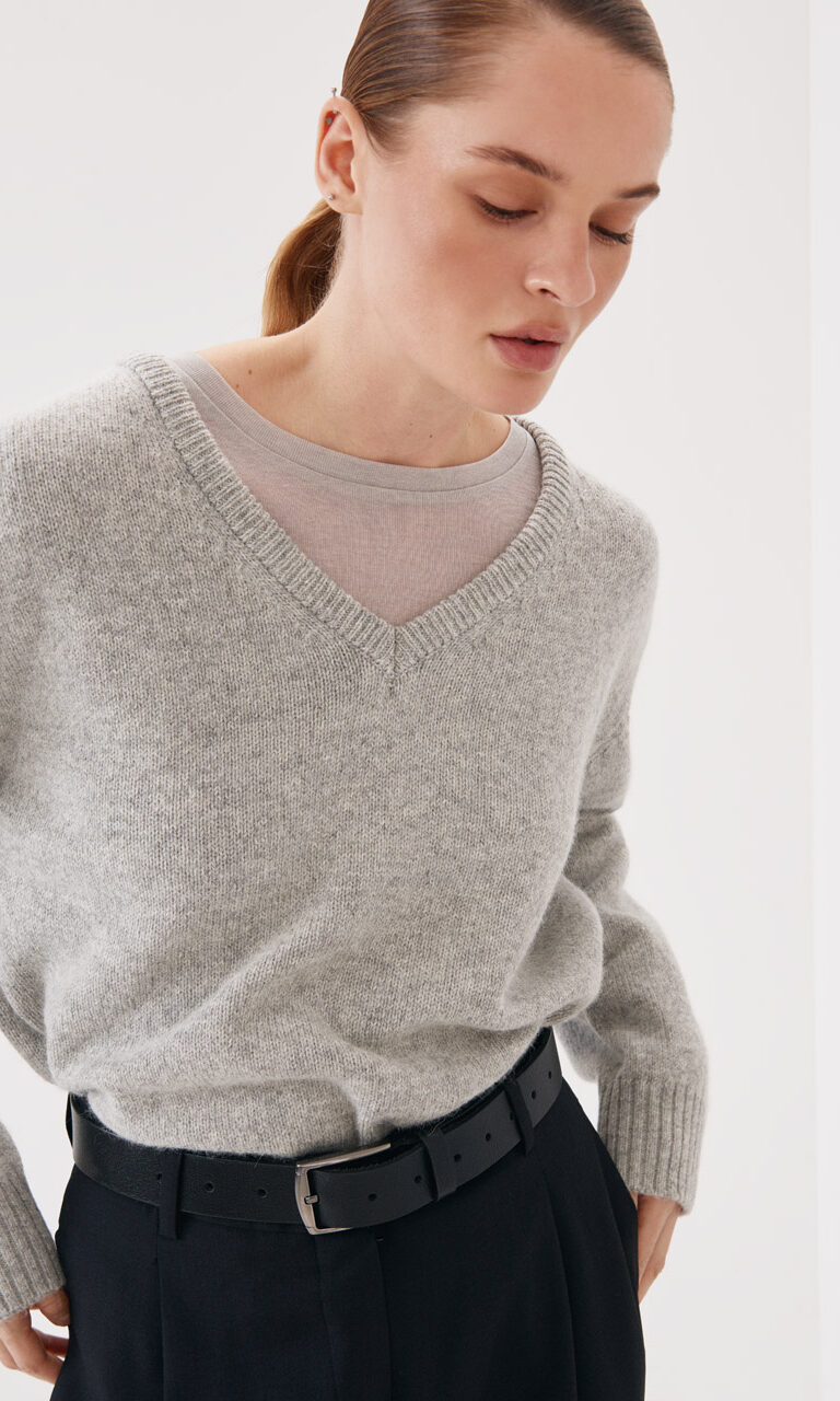 V-neck woolen jumper