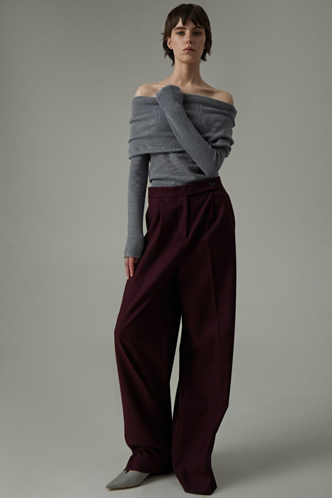 Wide-leg pleated trousers