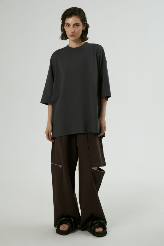 Open-back t-shirt