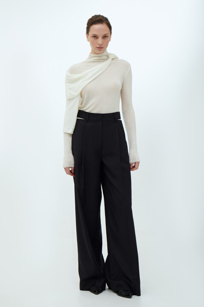 Side open detail trousers