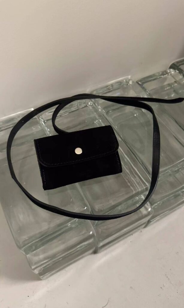 Pocket suede belt