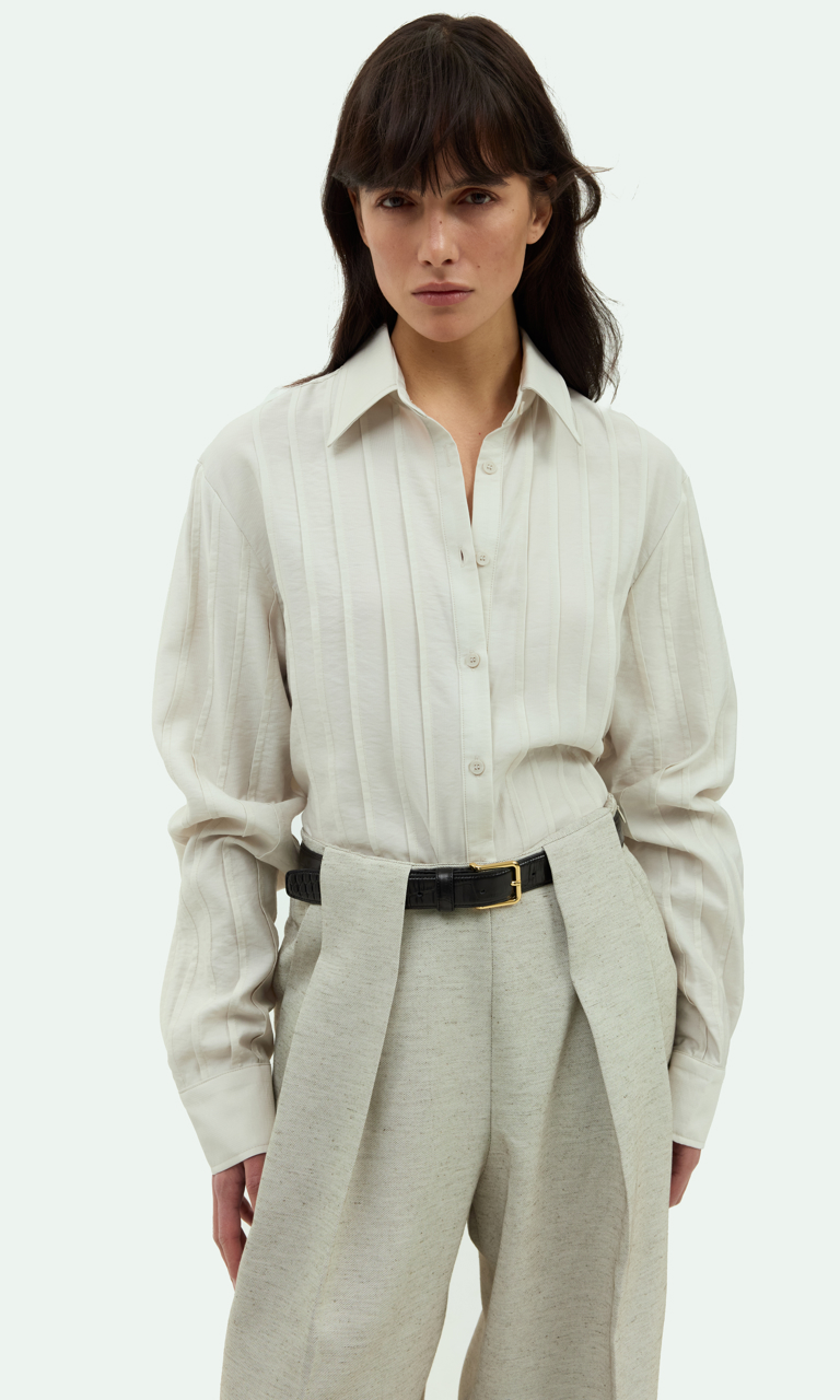 Fluid shirt with frills