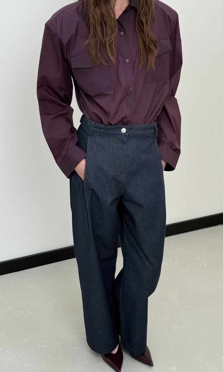 Pleated barrel-leg jeans