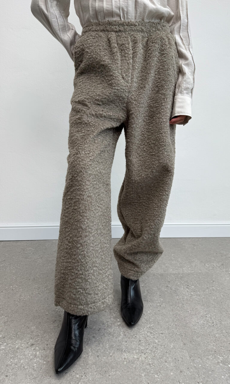 Brushed oversized pants