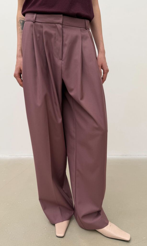 Double pleated trousers