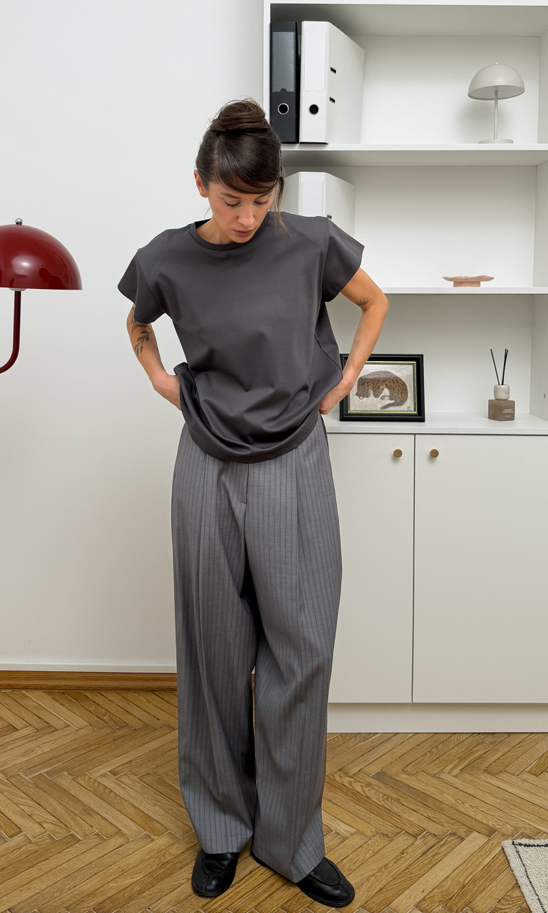 Stripped pleated trousers