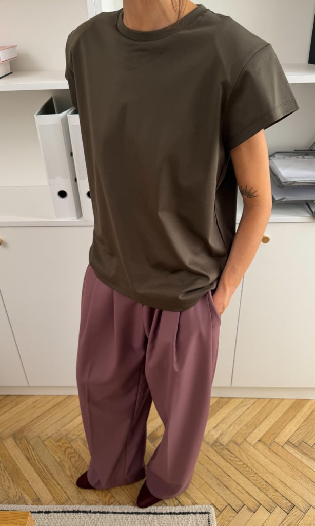 Padded shoulder t-shirt