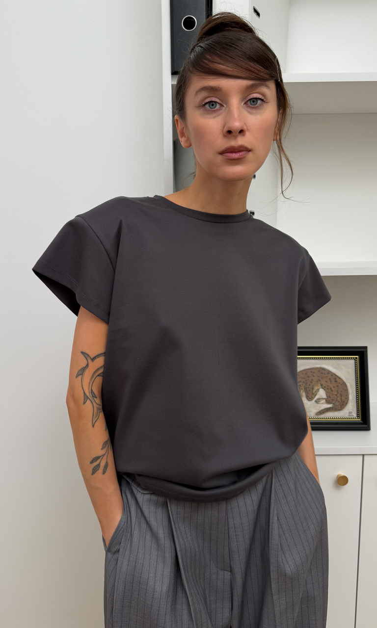 Padded shoulder t-shirt