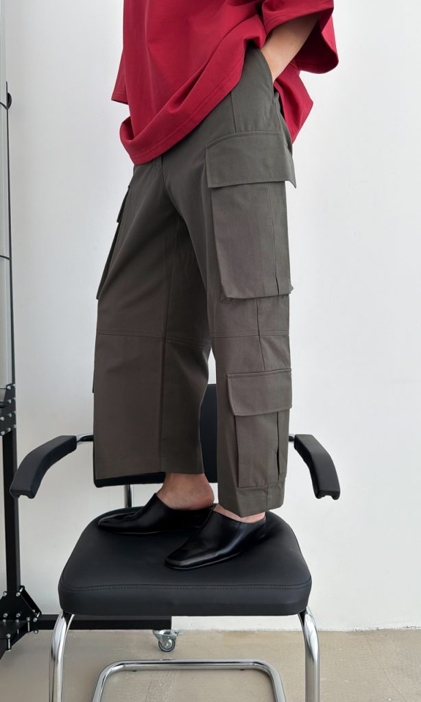Cropped cargo pants