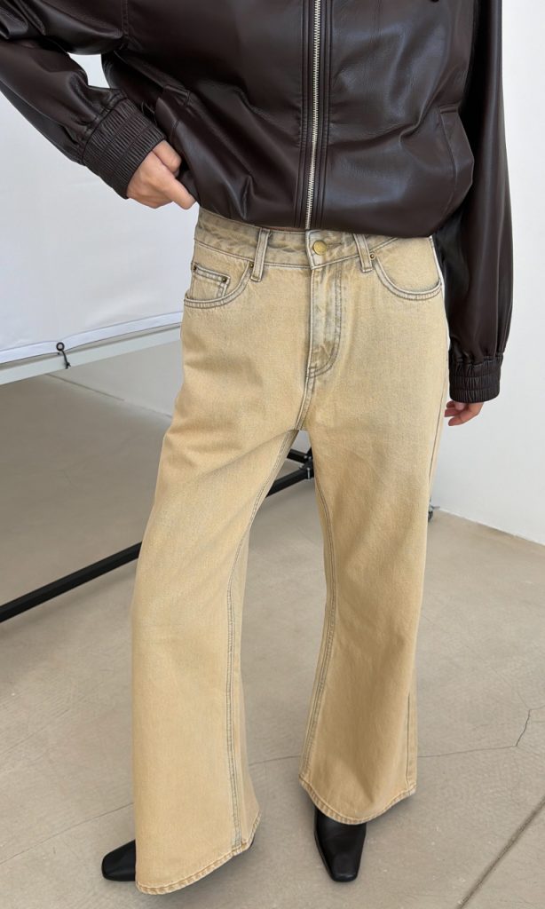 Mid rise flared jeans