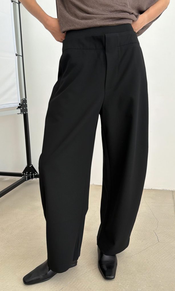 Barrel leg trousers with back zip
