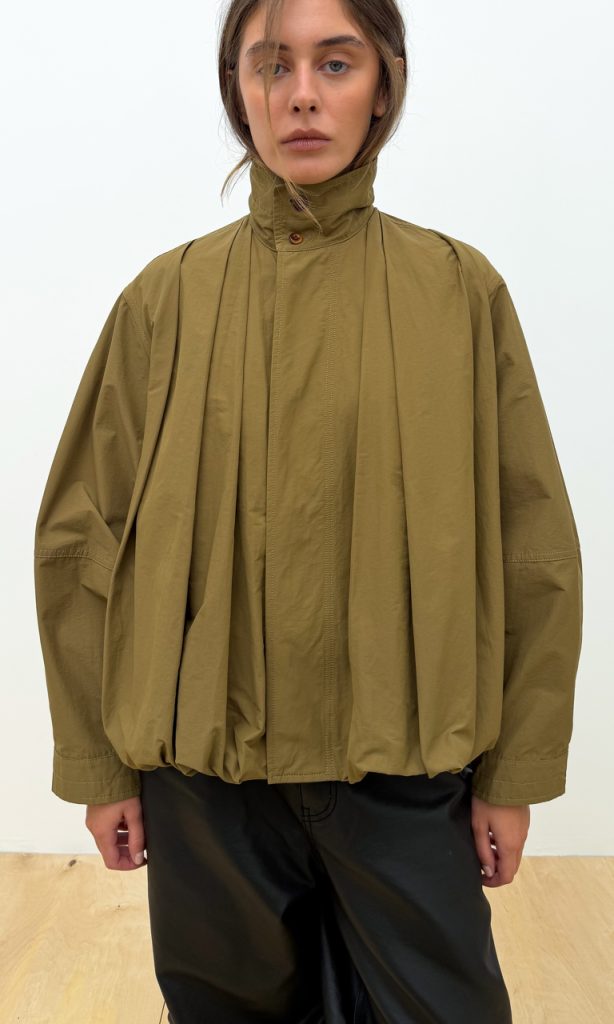Balloon-hem windbreaker